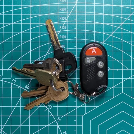 FauxFOB clipped to a bunch of house keys, indistinguishable from an ordinary car remote